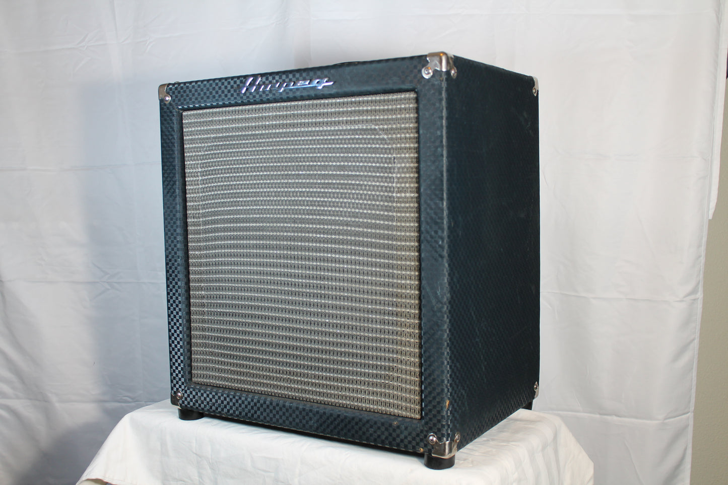 Ampeg Rocket Bass Model B-50R 50-Watt 1x12" Bass Combo Amp